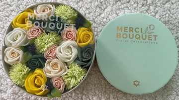 Cutie cadou cu flori de sapun-Round Box - Spring Celibrations - Yellow & Greens
