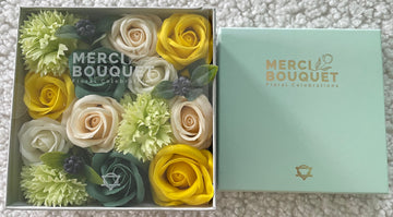 Cutie cadou cu flori de sapun-Square Box - Spring Celibrations - Yellow & Greens