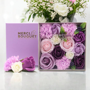 Cutie cadou cu flori de sapun-Square Box - Lavender Rose & Carnation